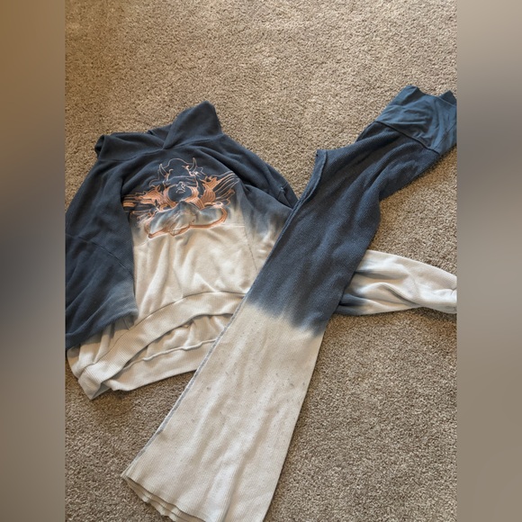 Boys lie knit set hoodie and fold over pans OSO and medium pants - Picture 2 of 4